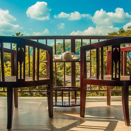 Aronka Homestay Kandy Exteriör bild