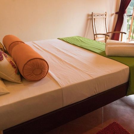 Aronka Homestay Kandy Exteriör bild