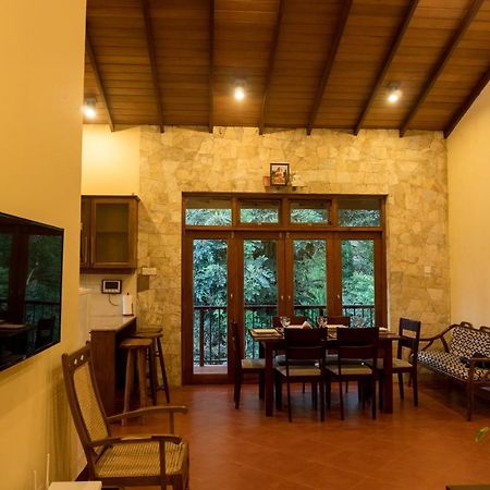 Aronka Homestay Kandy Exteriör bild