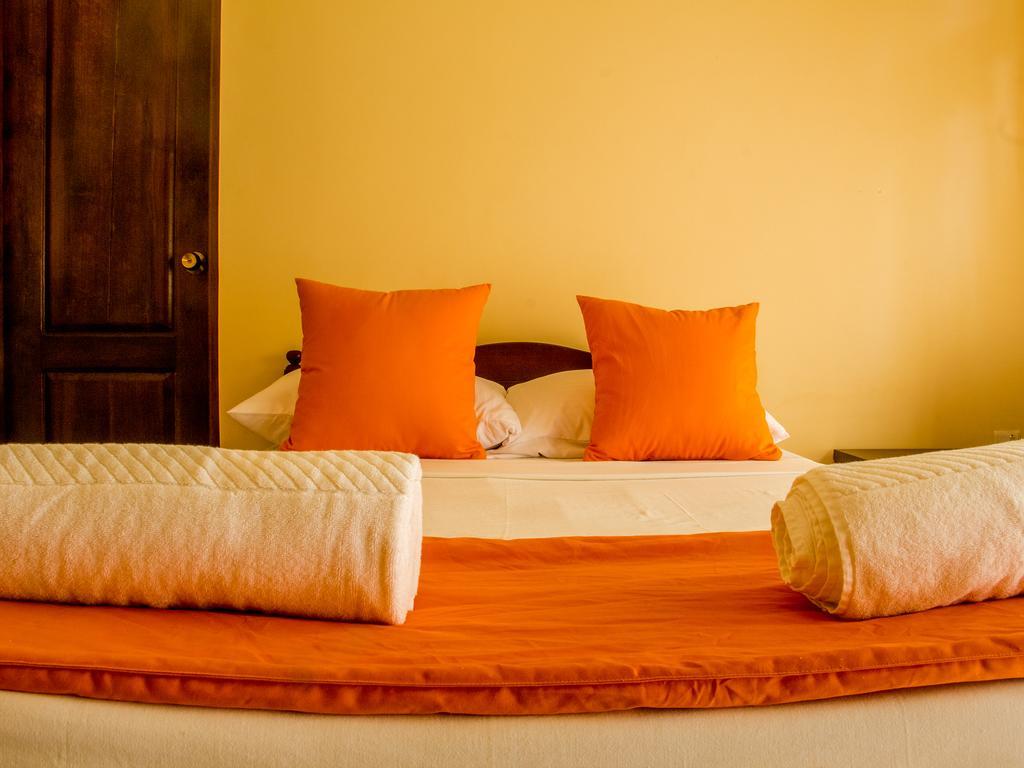 Aronka Homestay Kandy Exteriör bild