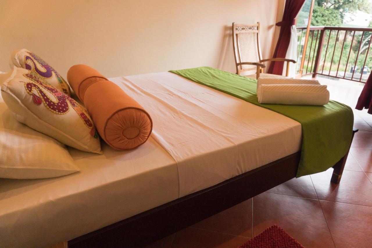 Aronka Homestay Kandy Exteriör bild
