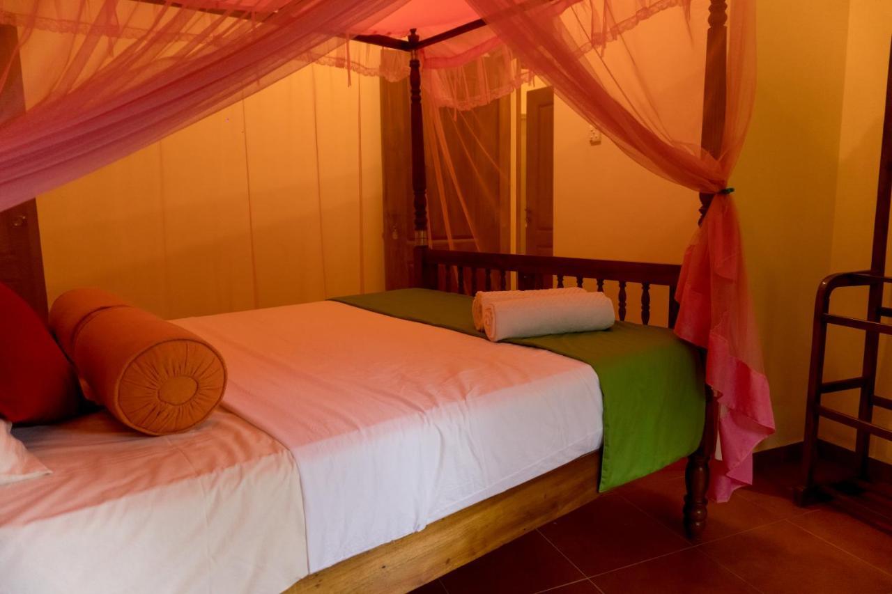 Aronka Homestay Kandy Exteriör bild