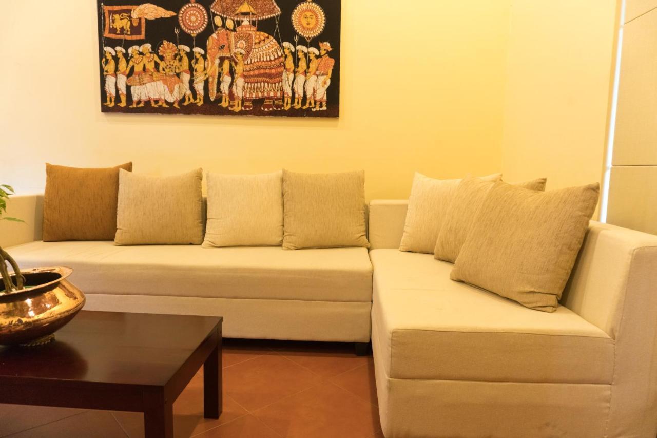 Aronka Homestay Kandy Exteriör bild
