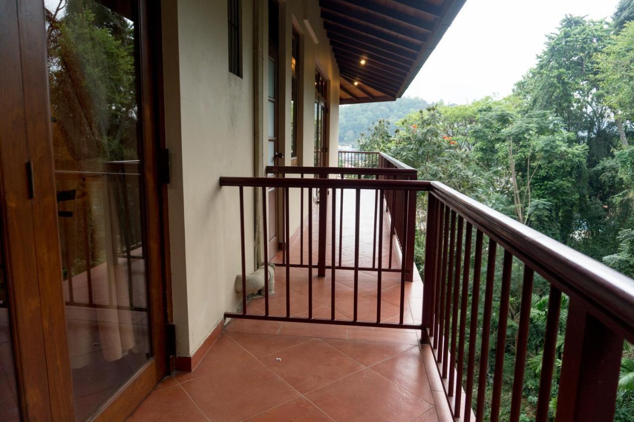 Aronka Homestay Kandy Exteriör bild