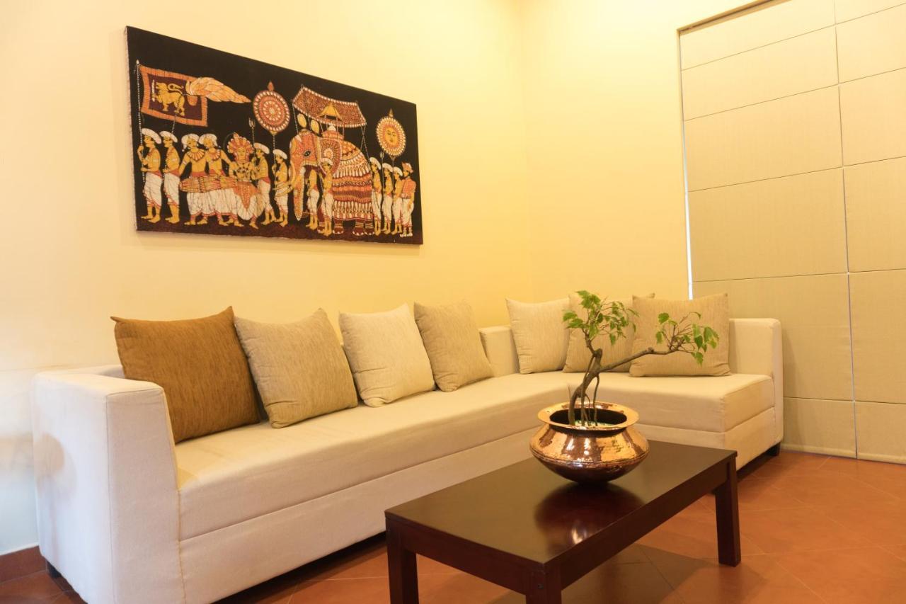 Aronka Homestay Kandy Exteriör bild