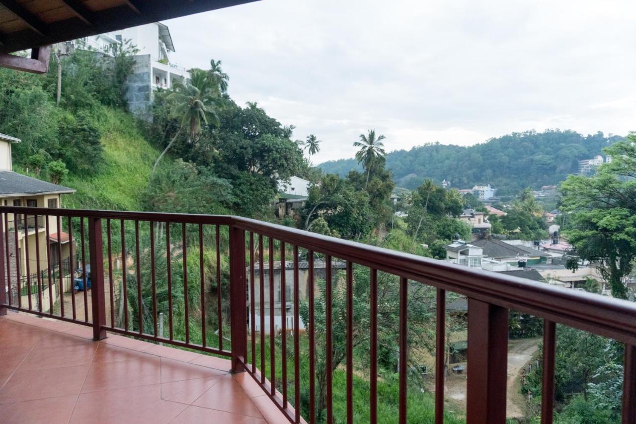 Aronka Homestay Kandy Exteriör bild