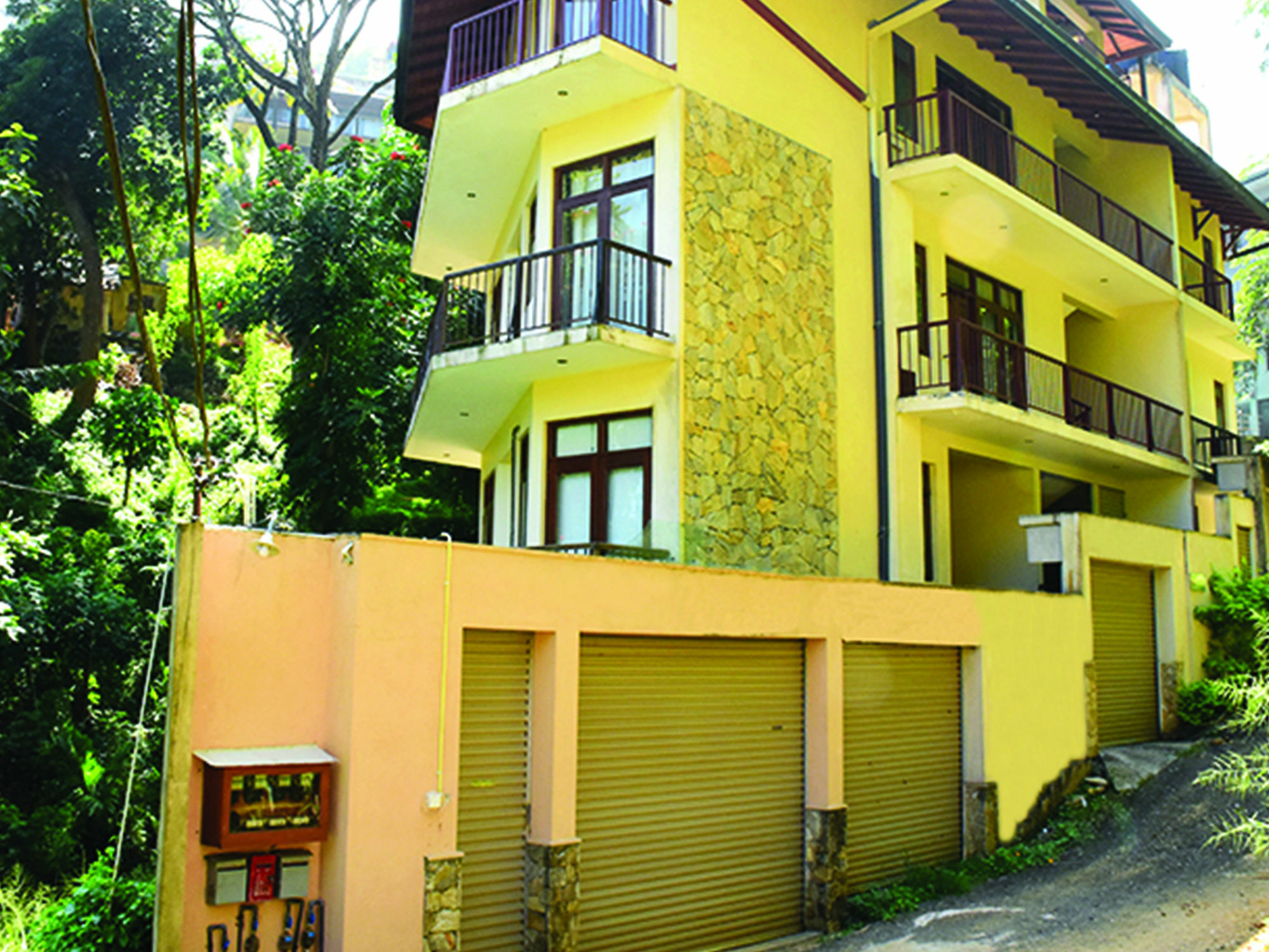 Aronka Homestay Kandy Exteriör bild